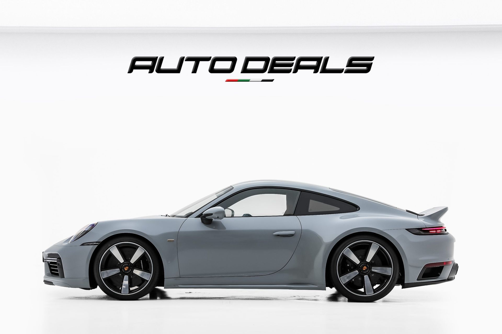2023 Porsche 911 photo 2
