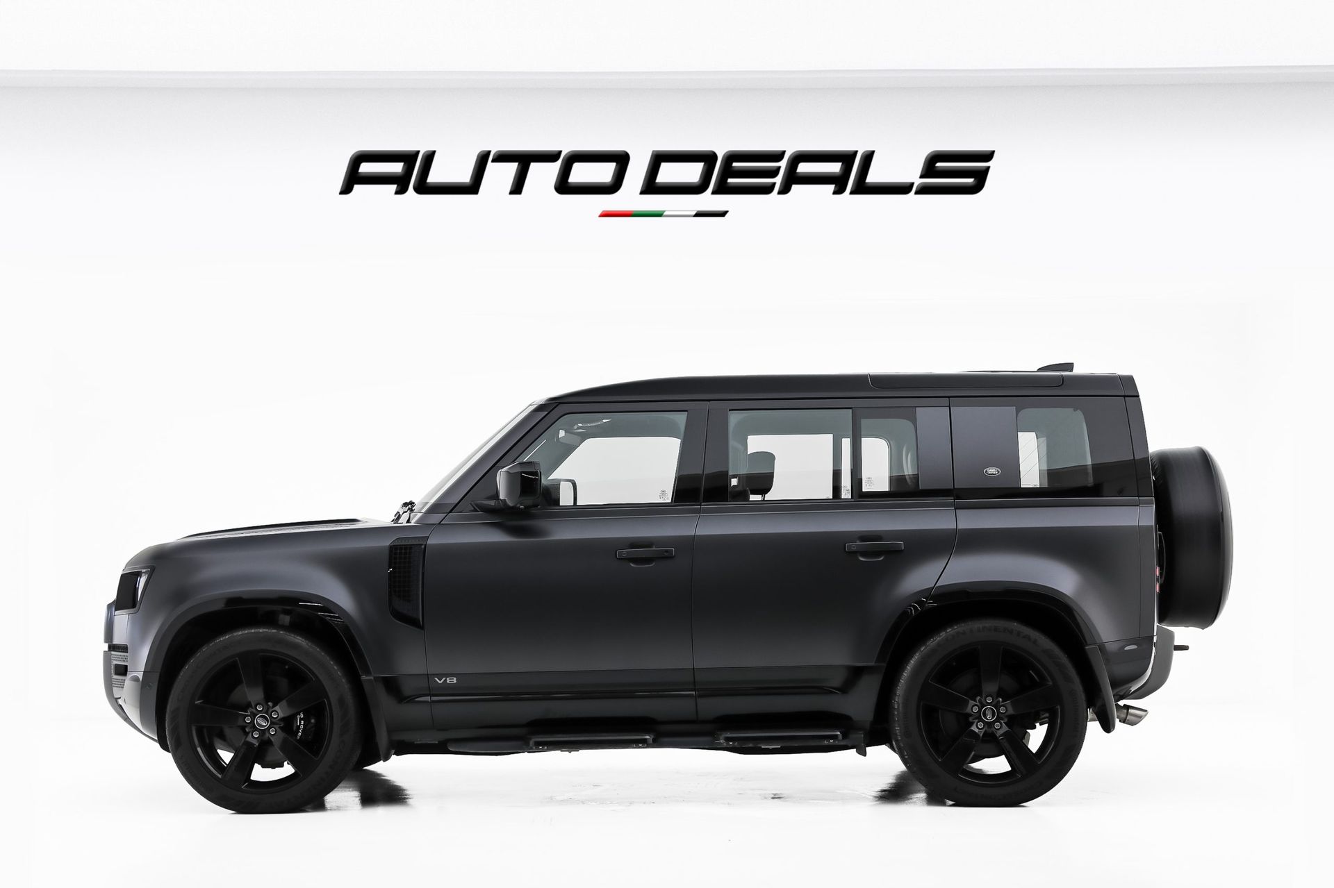 2023 Land Rover Defender photo 2