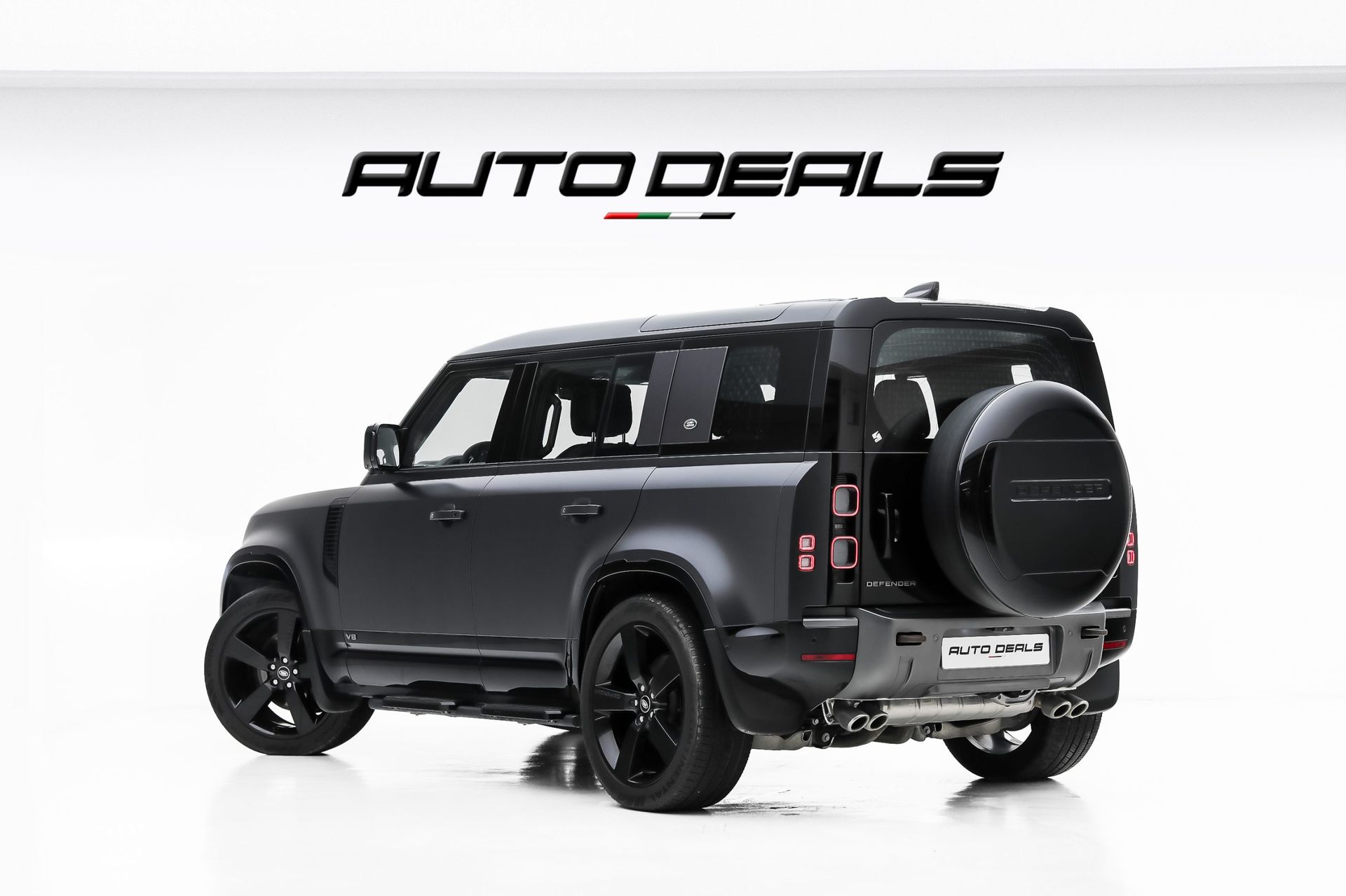 2023 Land Rover Defender photo 3