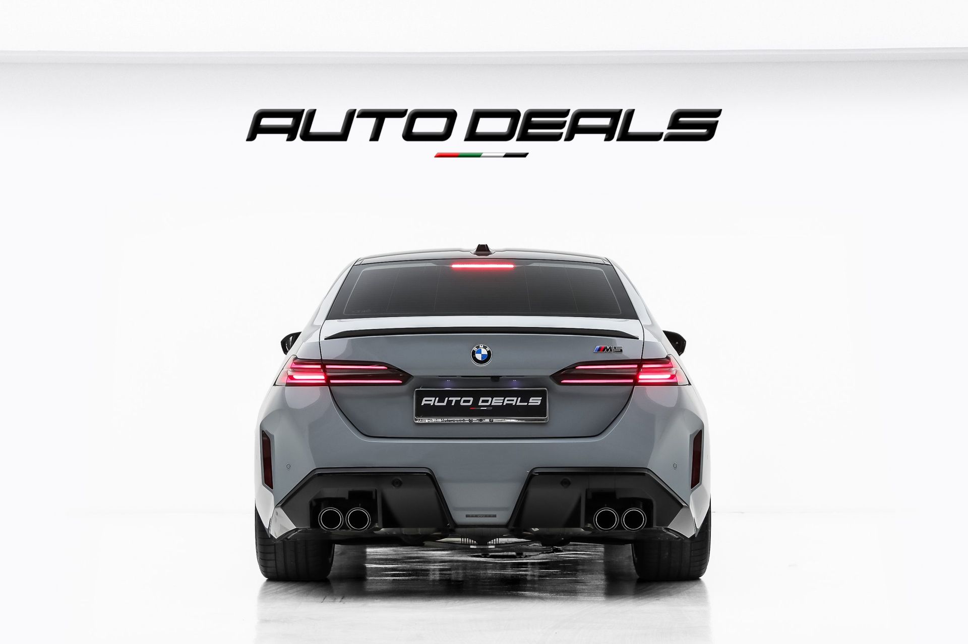 2025 BMW 5 Series photo 4
