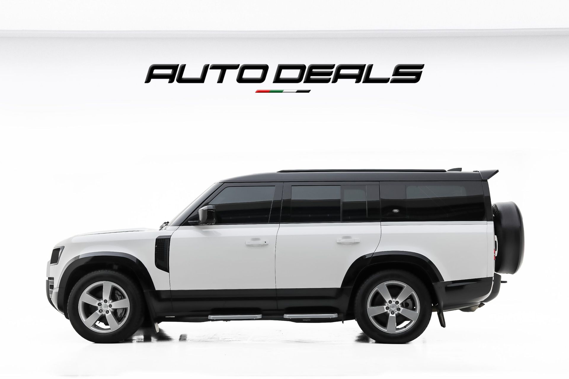 2023 Land Rover Defender photo 2