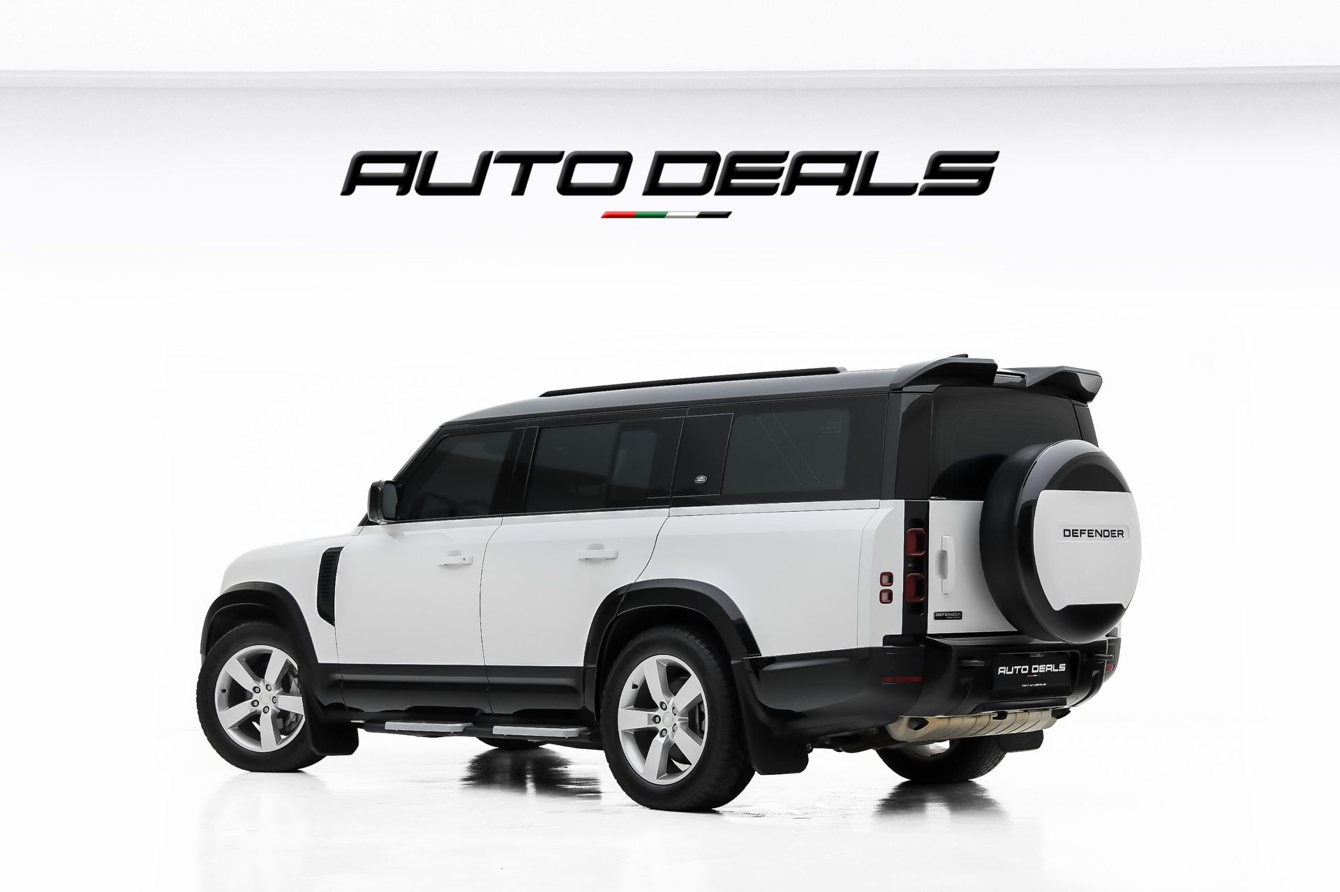 2023 Land Rover Defender photo 3