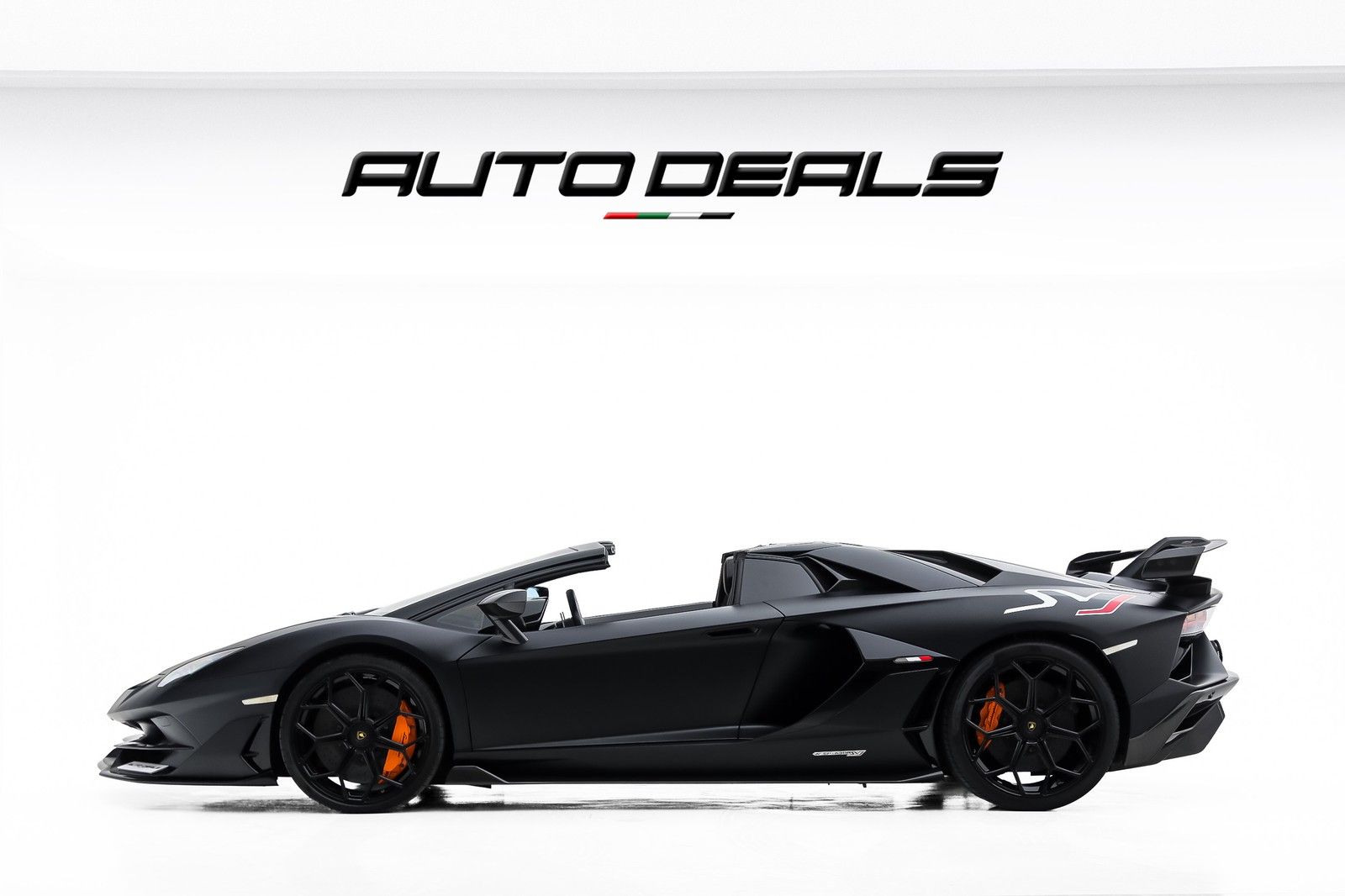 2021 Lamborghini Aventador photo 3