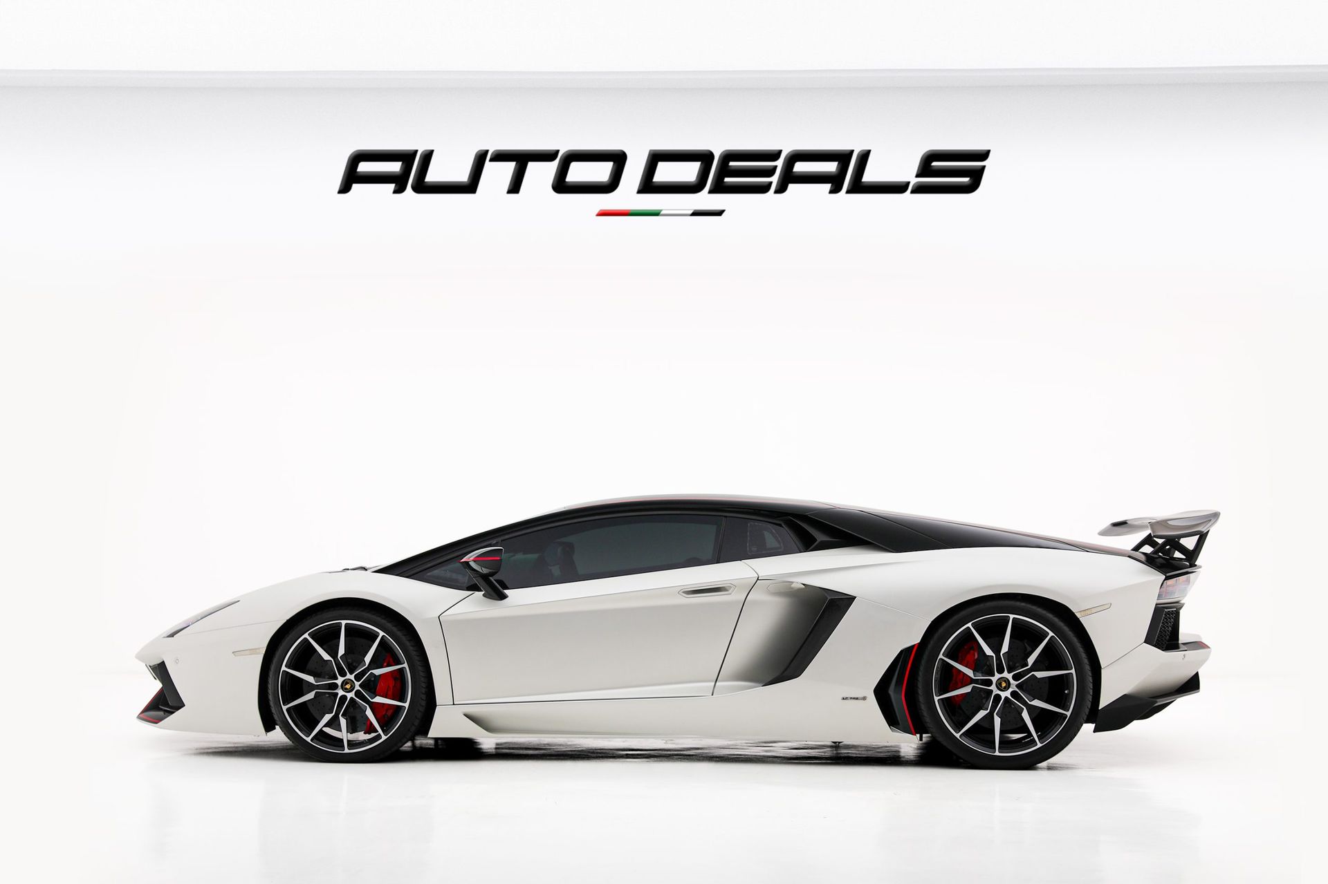 2016 Lamborghini Aventador photo 2