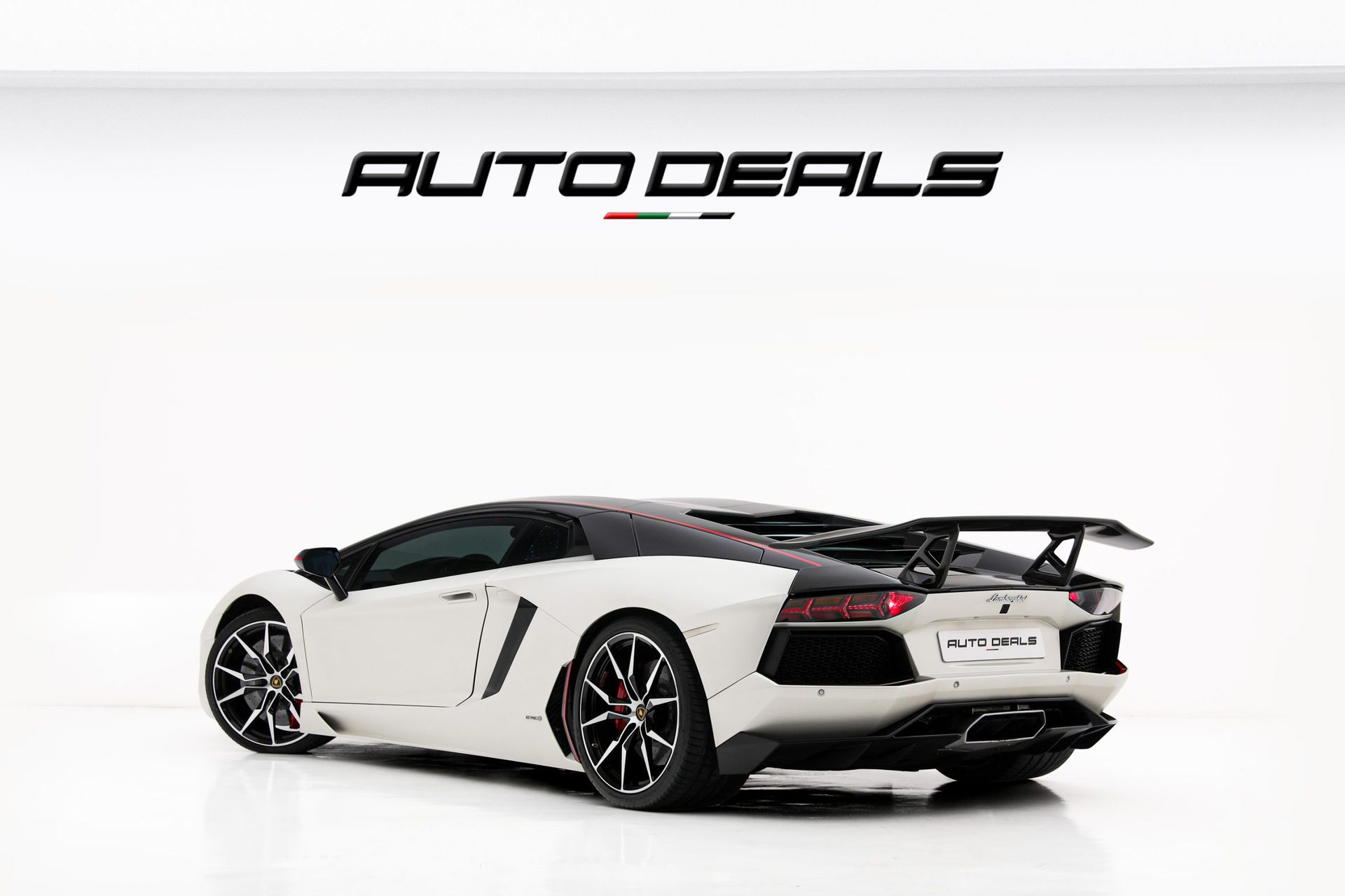2016 Lamborghini Aventador photo 3