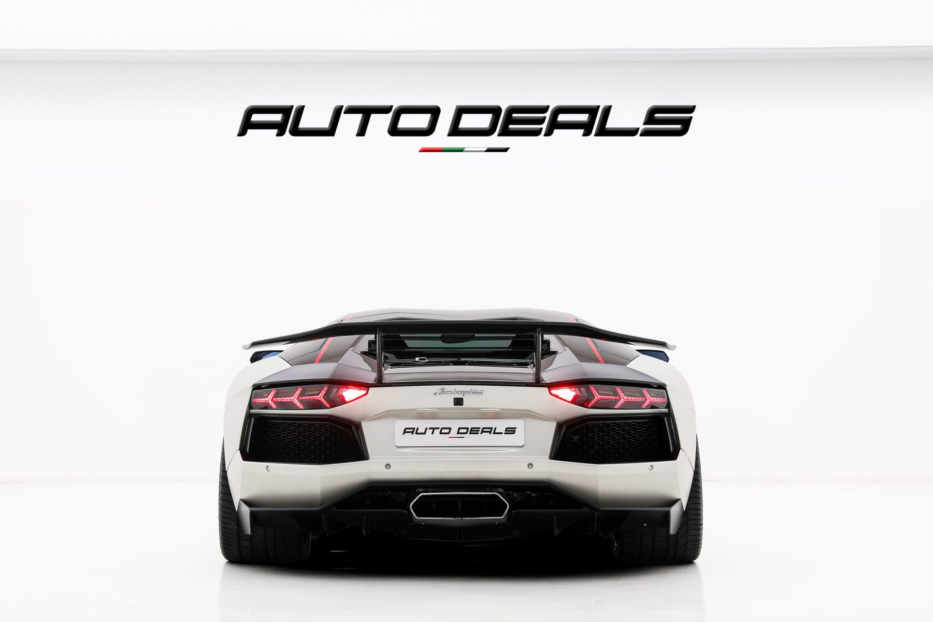 2016 Lamborghini Aventador photo 4