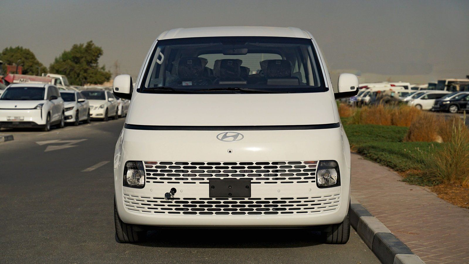 2026 Hyundai Staria photo 3