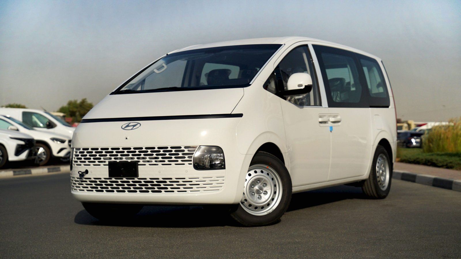 2026 Hyundai Staria photo 4