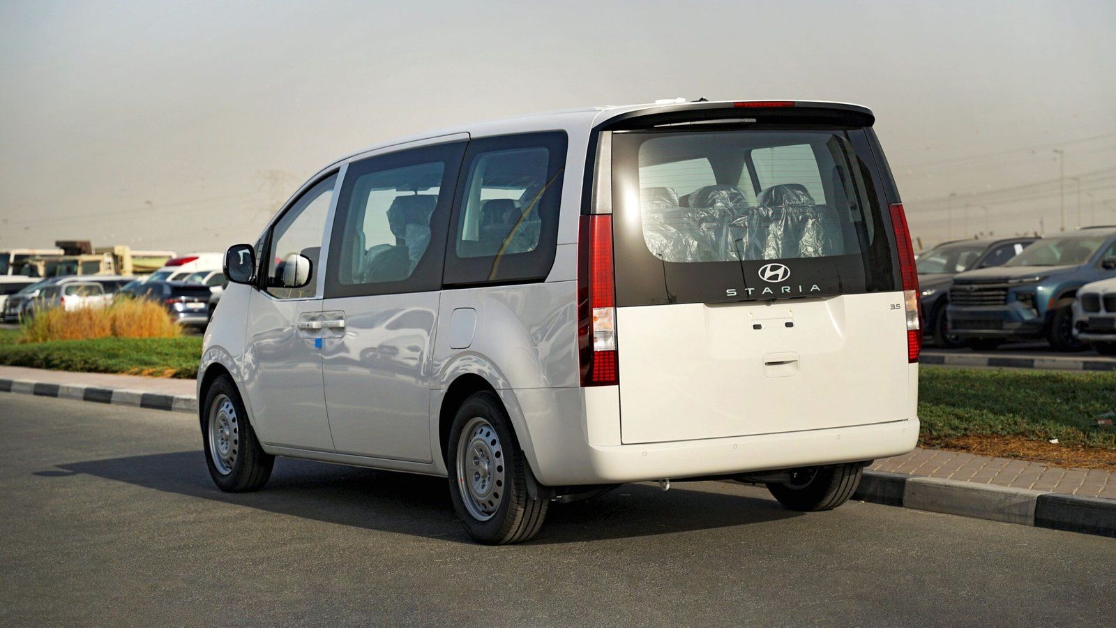 2026 Hyundai Staria photo 5