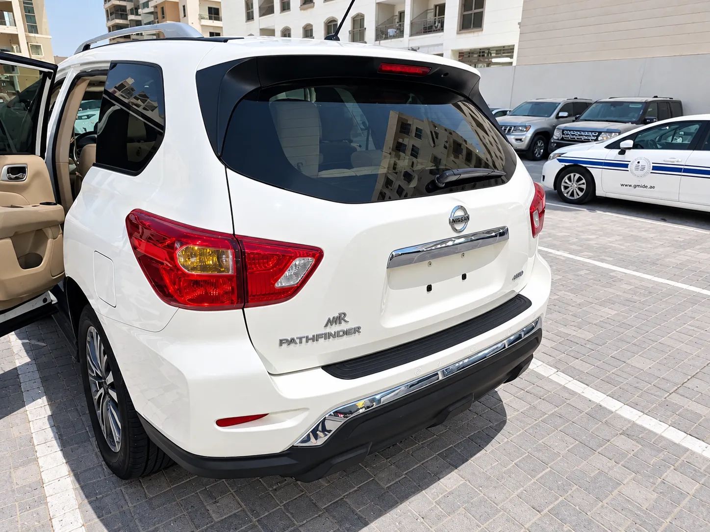 2018 Nissan Pathfinder photo 4