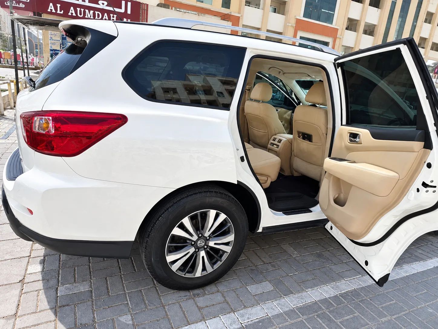 2018 Nissan Pathfinder photo 5