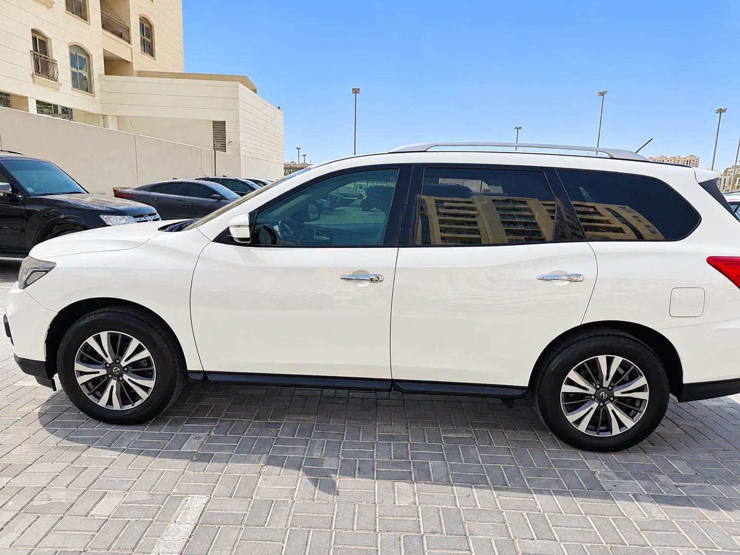2018 Nissan Pathfinder photo 3
