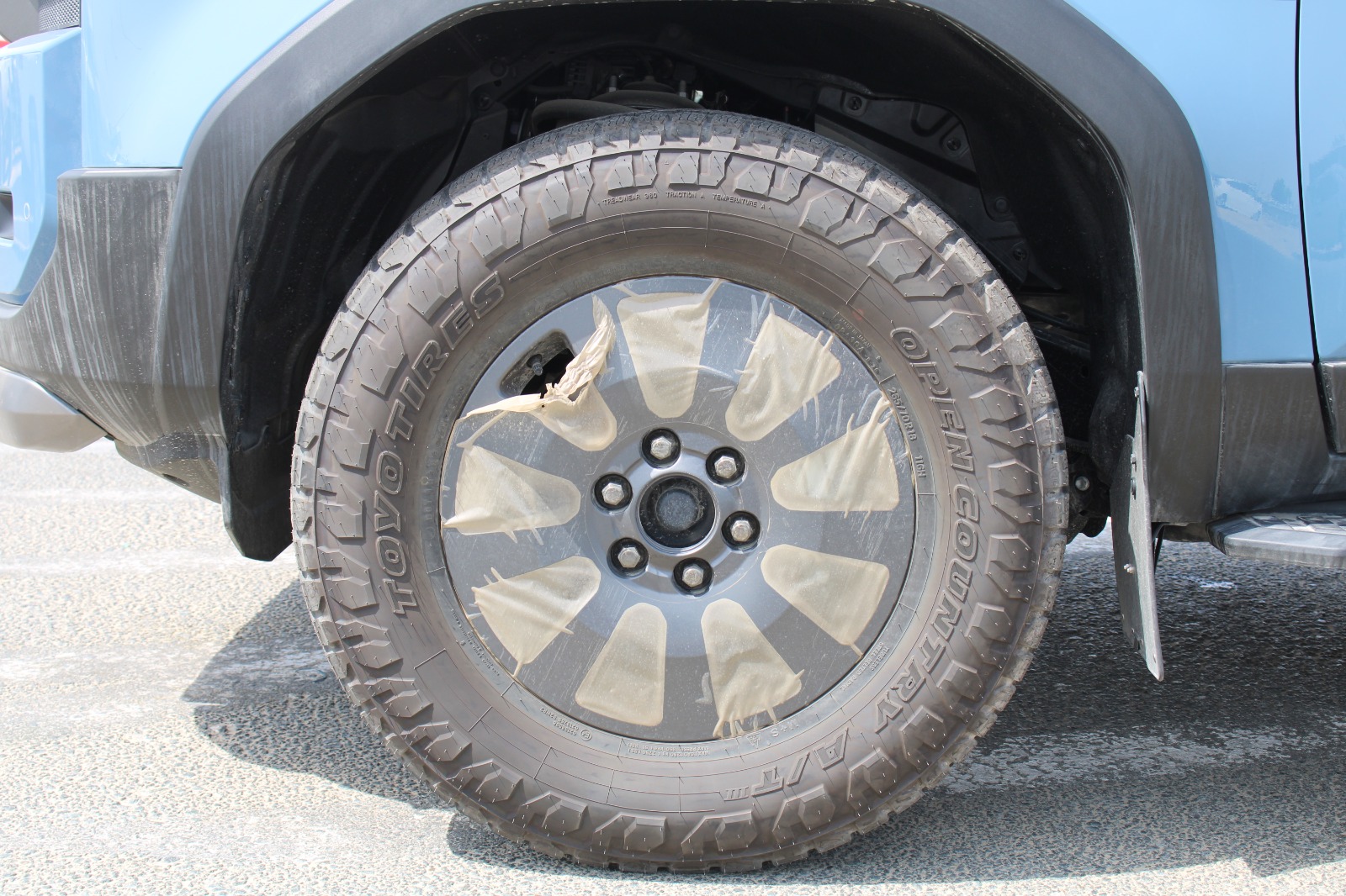 2025 Toyota Land Cruiser Prado photo 3