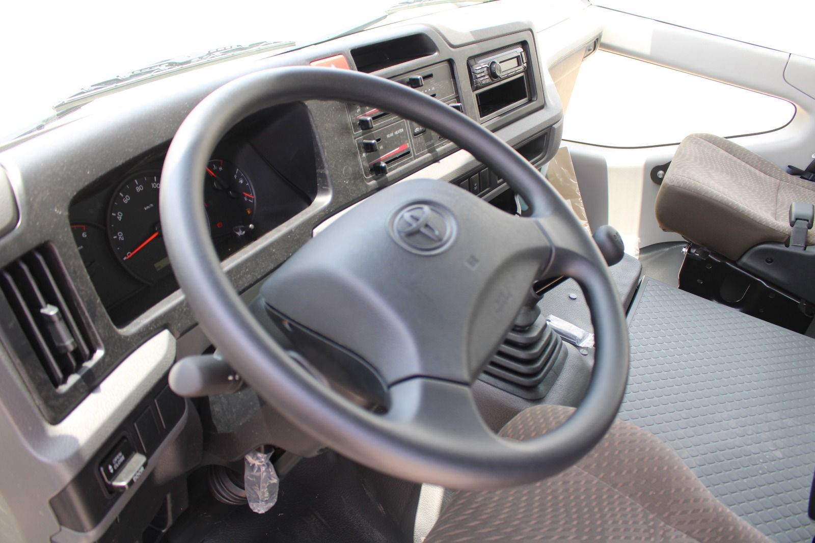 2026 Toyota Coaster photo 5