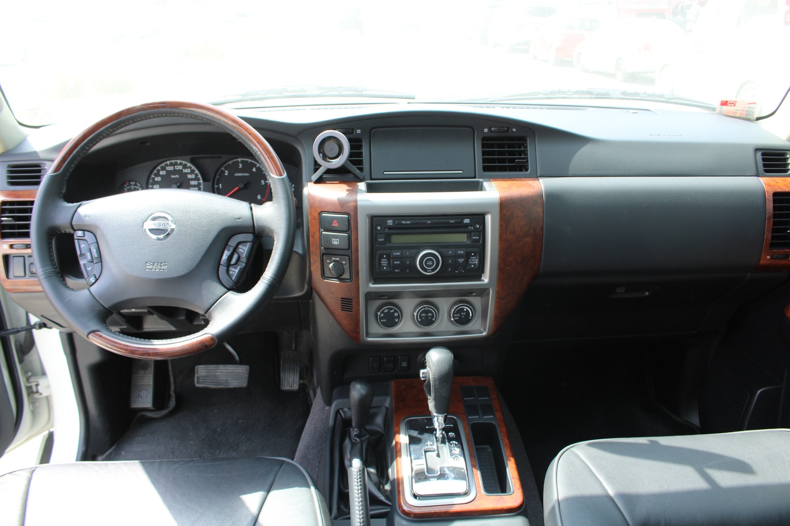 2022 Nissan Patrol Safari photo 3