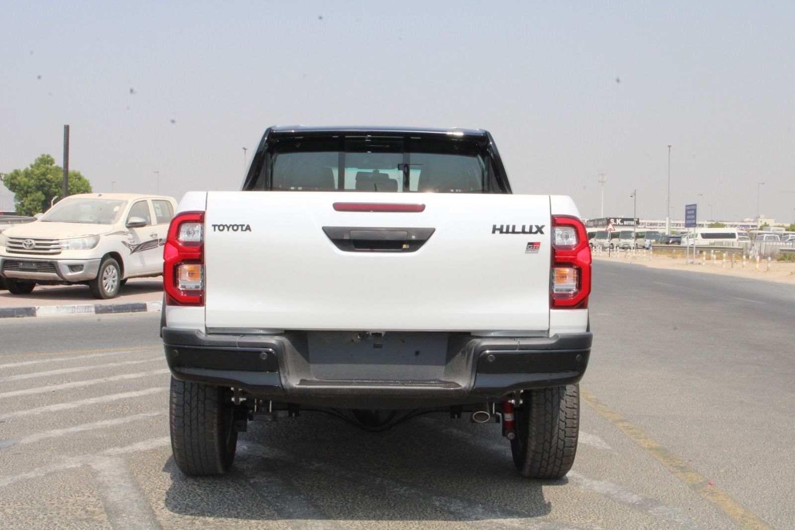 2026 Toyota Hilux photo 2
