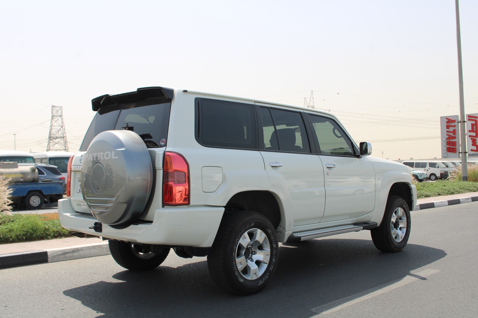 2022 Nissan Patrol Safari photo 2