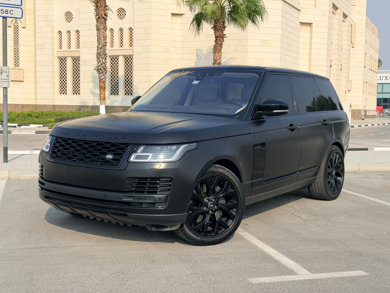 2019 Land Rover Range Rover Vogue - GCC Specifications