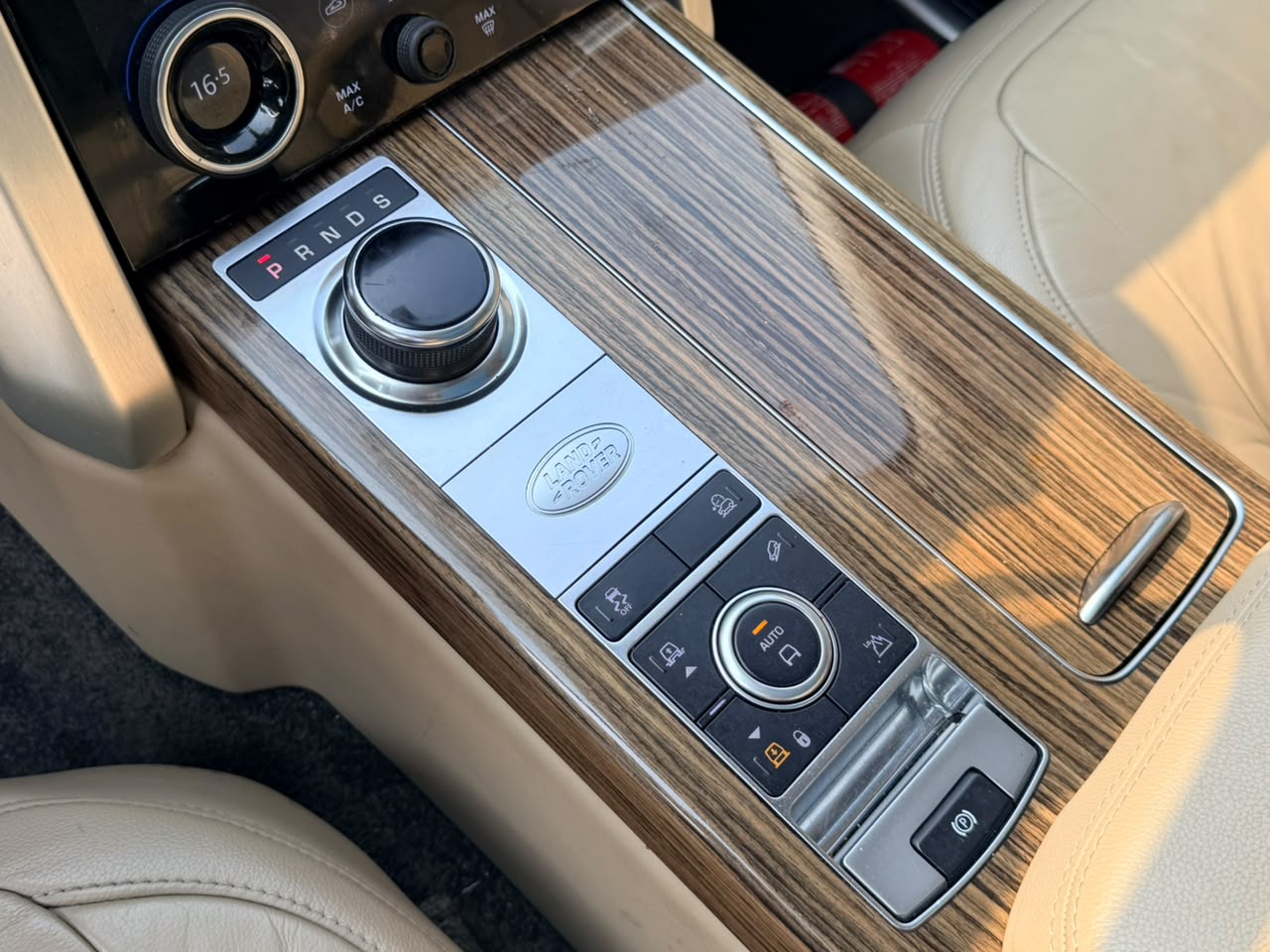 2019 Land Rover Range Rover Vogue photo 3