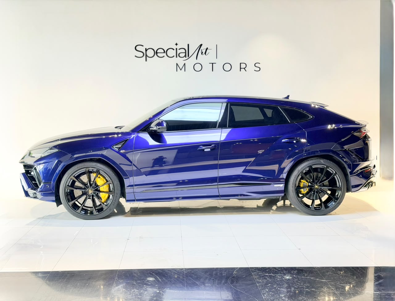 2023 Lamborghini Urus photo 5