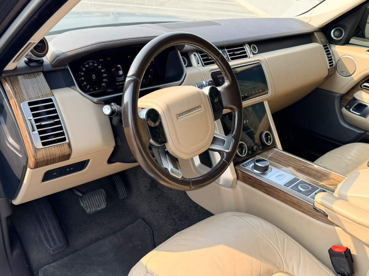 2019 Land Rover Range Rover Vogue photo 2