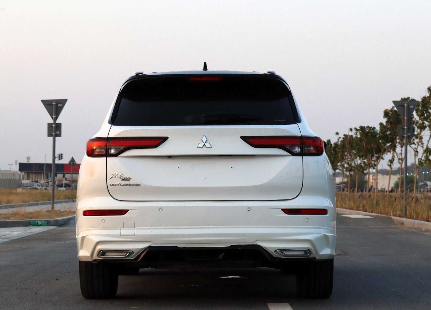 2025 Mitsubishi Outlander photo 3