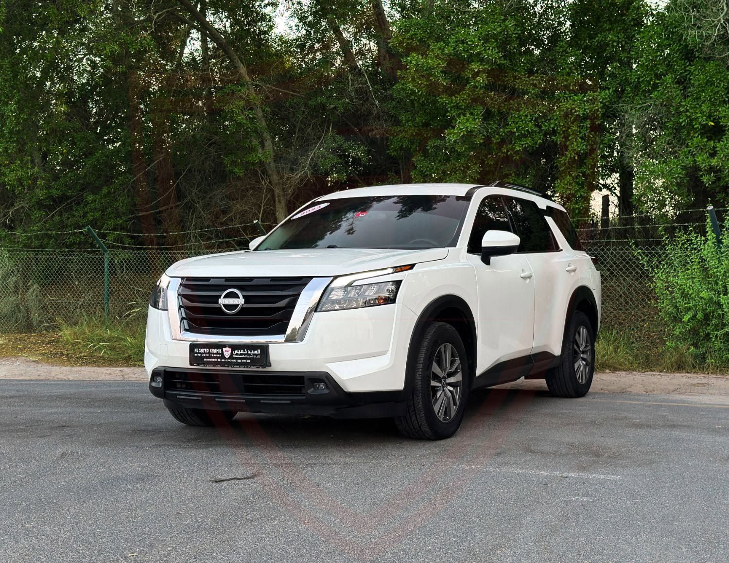 2023 Nissan Pathfinder photo 2
