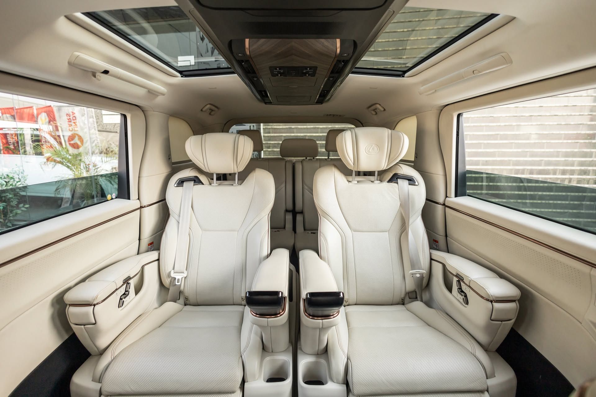 2024 Lexus LM photo 5