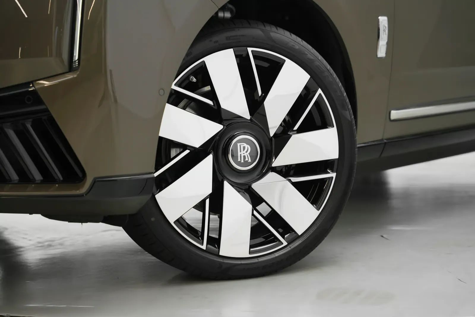 2026 Rolls-Royce Cullinan photo 5