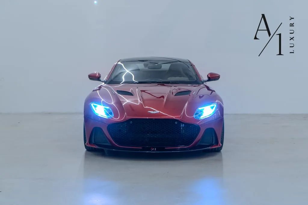 2019 Aston Martin DBS photo 2