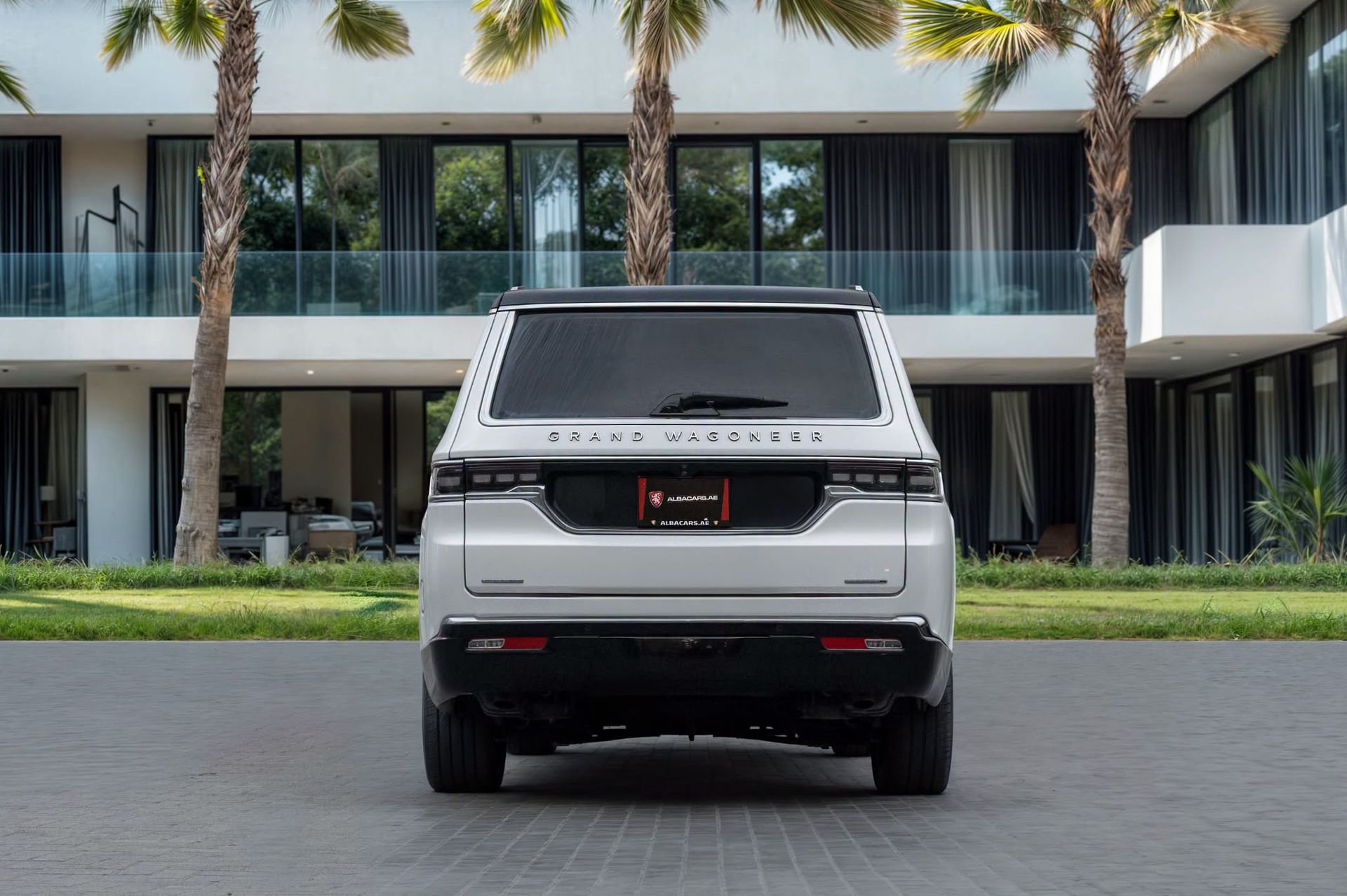 2023 Jeep Grand Wagoneer photo 3