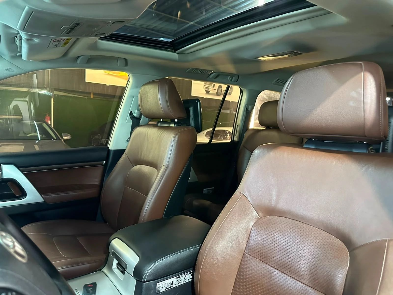 2016 Toyota Land Cruiser photo 4