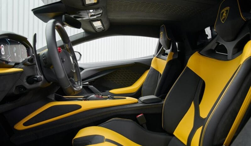 2026 Lamborghini Revuelto photo 5