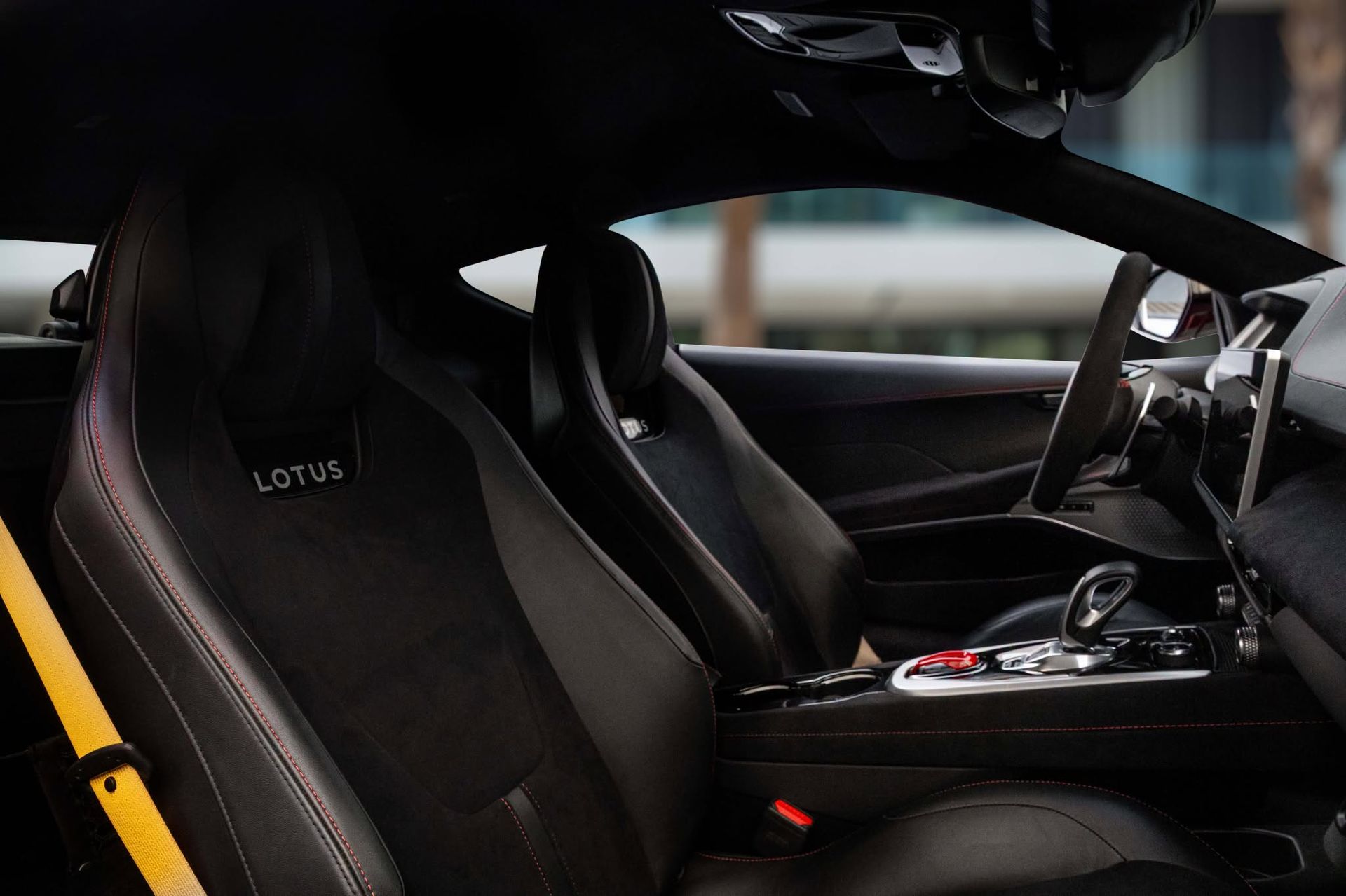 2023 Lotus Emira photo 5