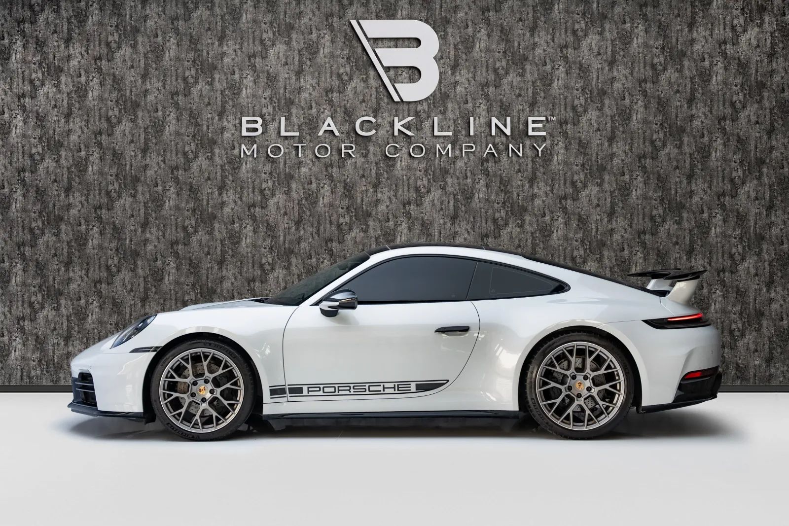 2025 Porsche 911 photo 4