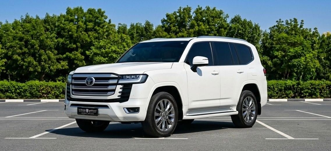 2025 Toyota Land Cruiser photo 3