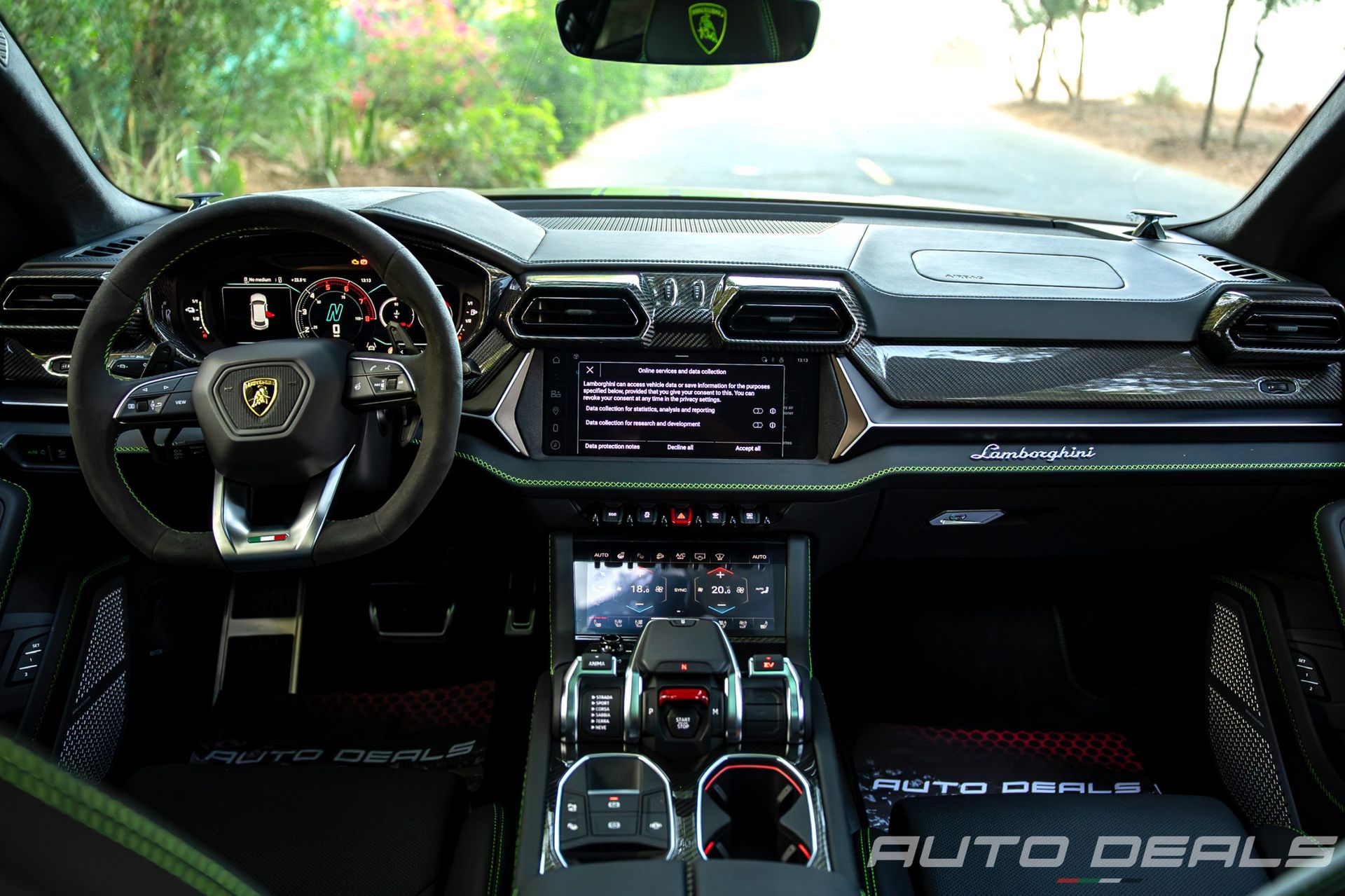2025 Lamborghini Urus photo 3