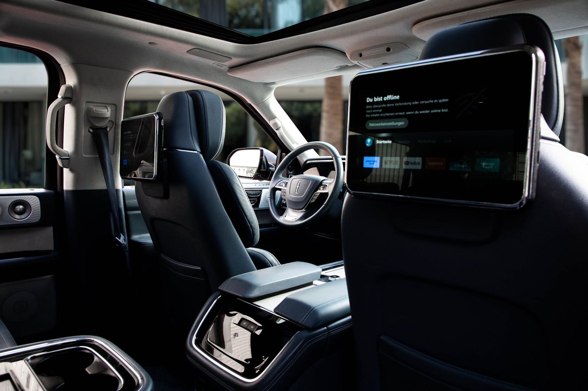 2023 Lincoln Navigator photo 3