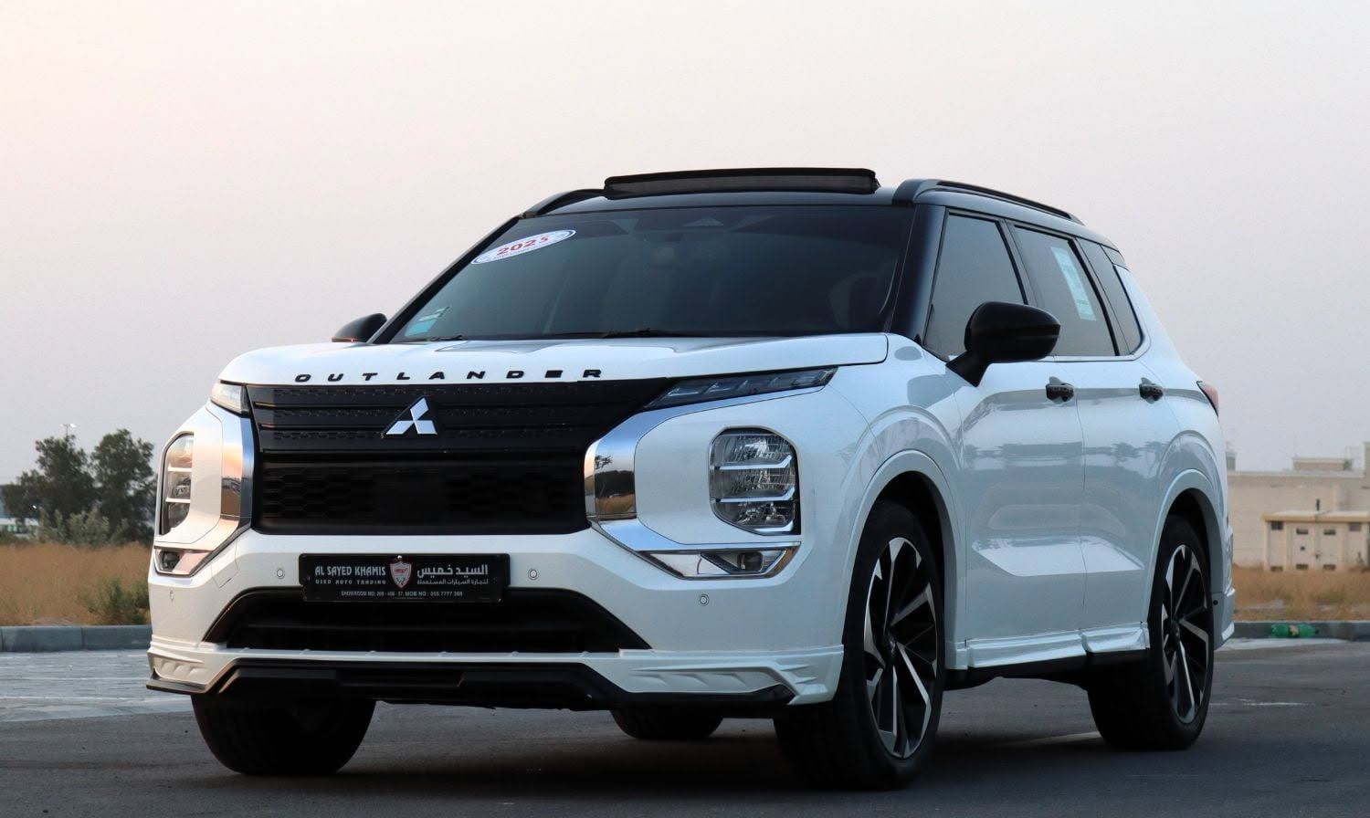 2025 Mitsubishi Outlander photo 4
