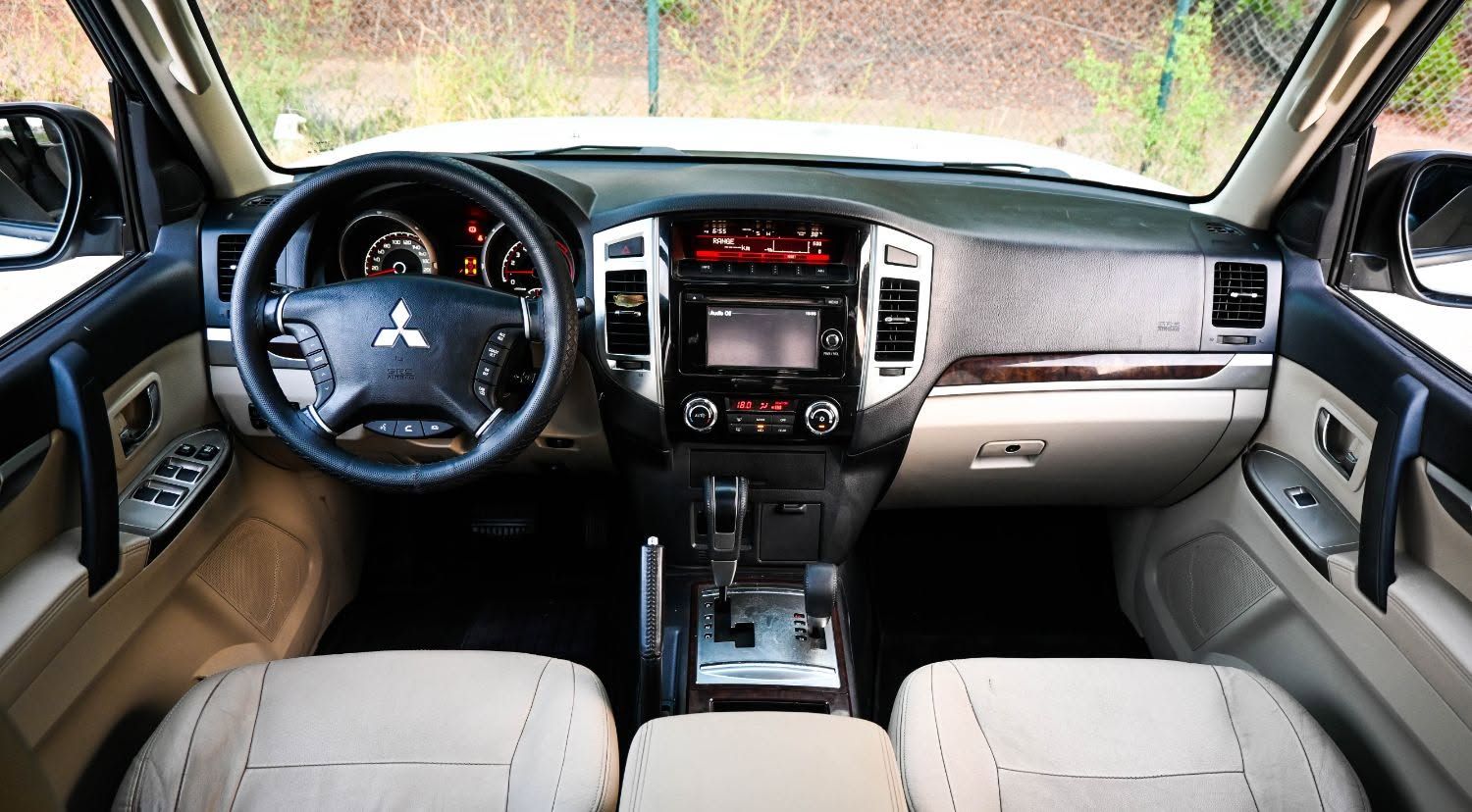 2018 Mitsubishi Pajero photo 3