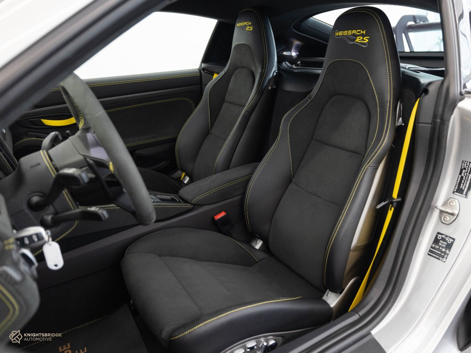 2025 Porsche Cayman photo 5