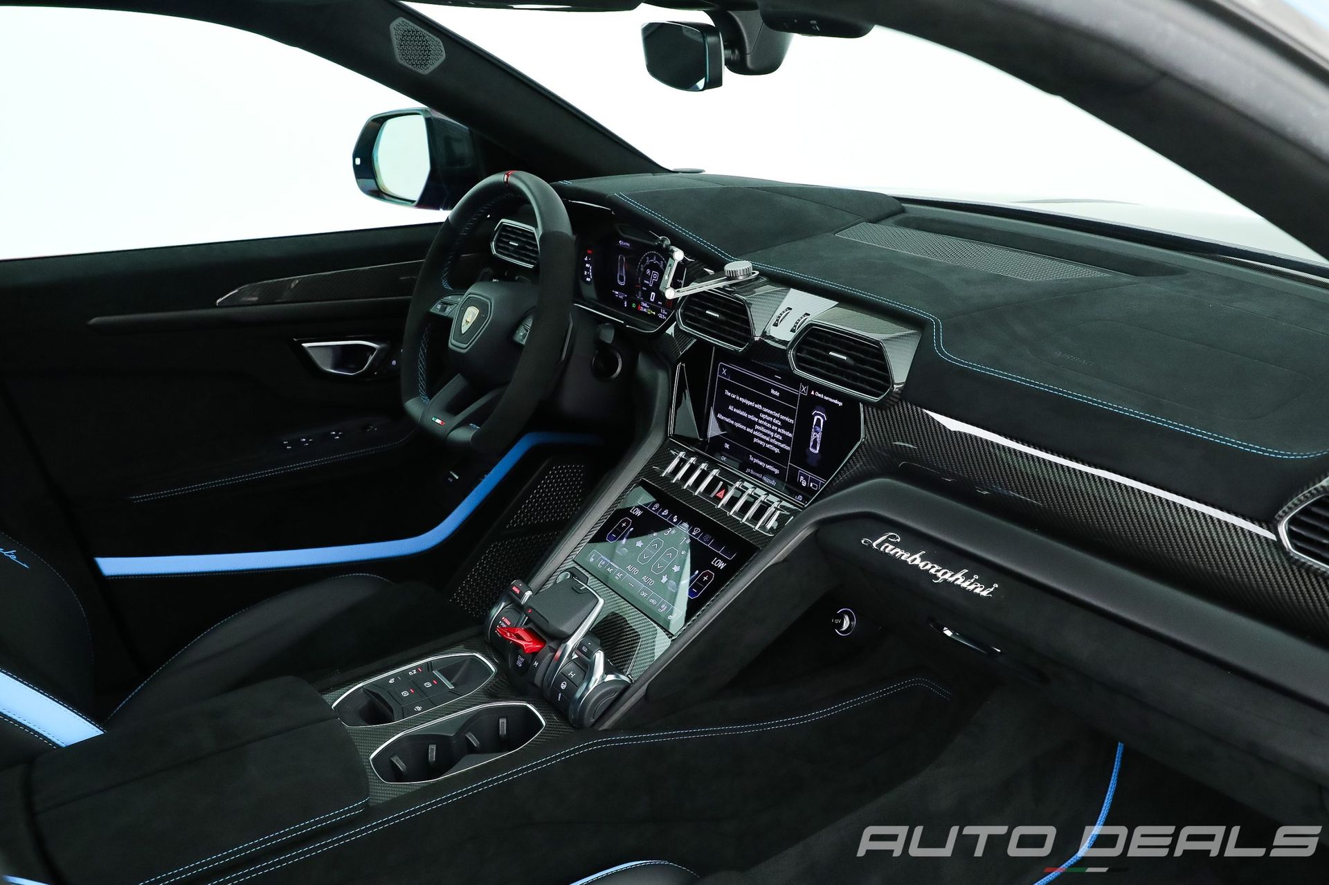 2024 Lamborghini Urus photo 4