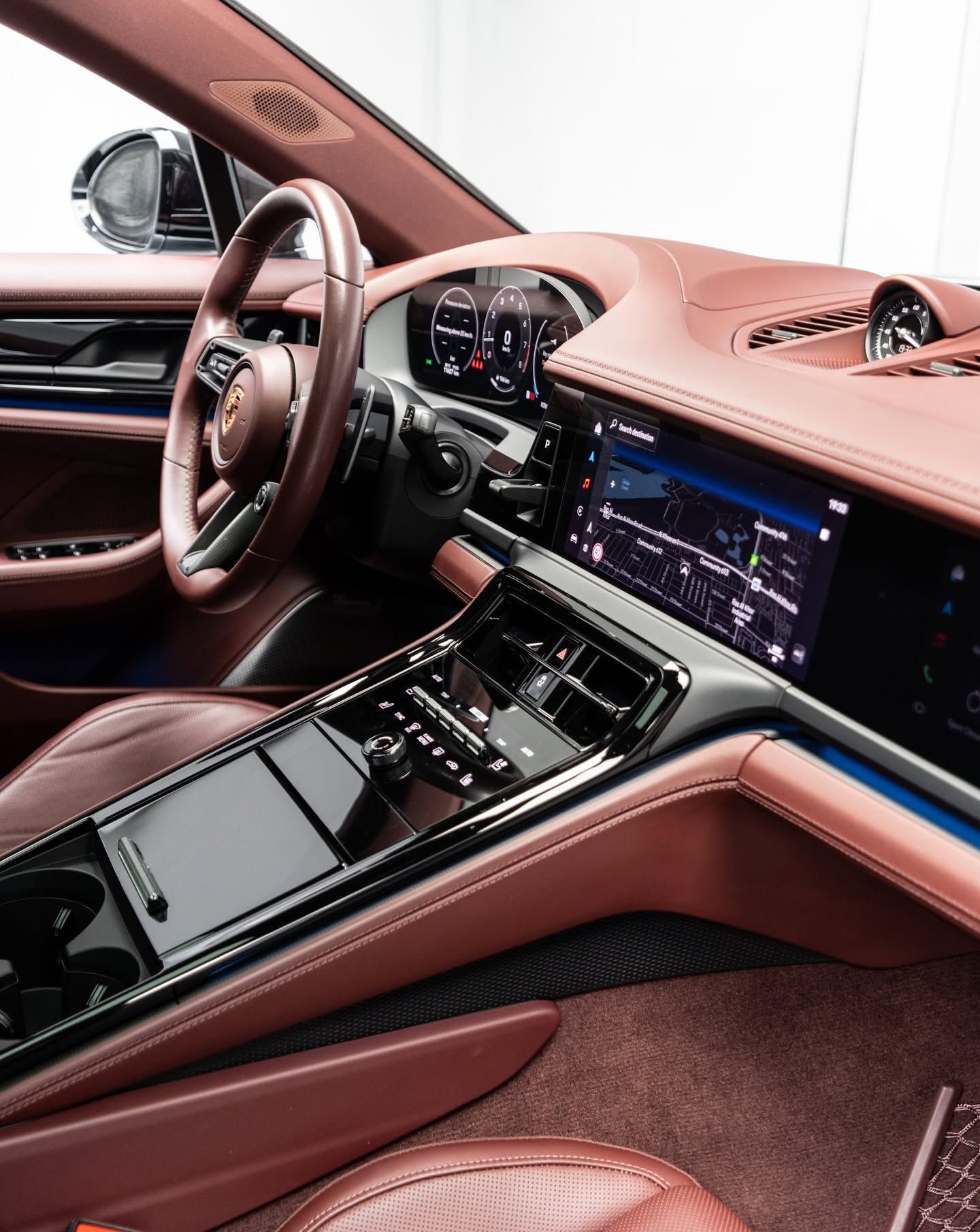 2025 Porsche Panamera photo 3