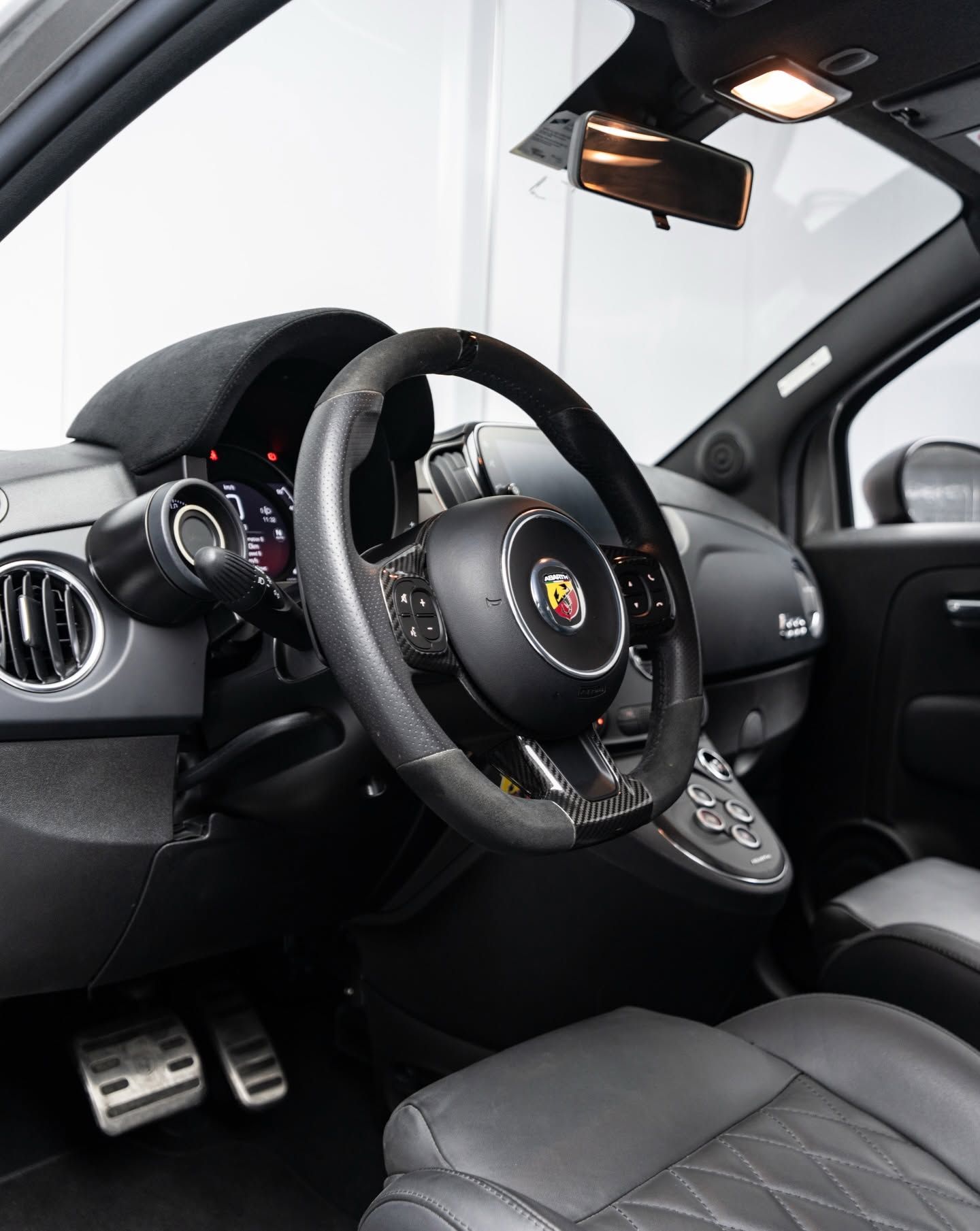 2024 Abarth 695 photo 3