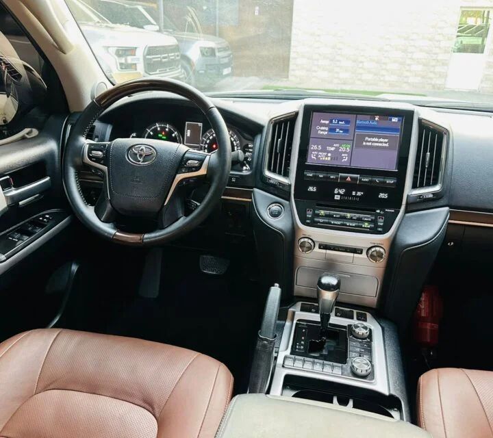 2021 Toyota Land Cruiser photo 4