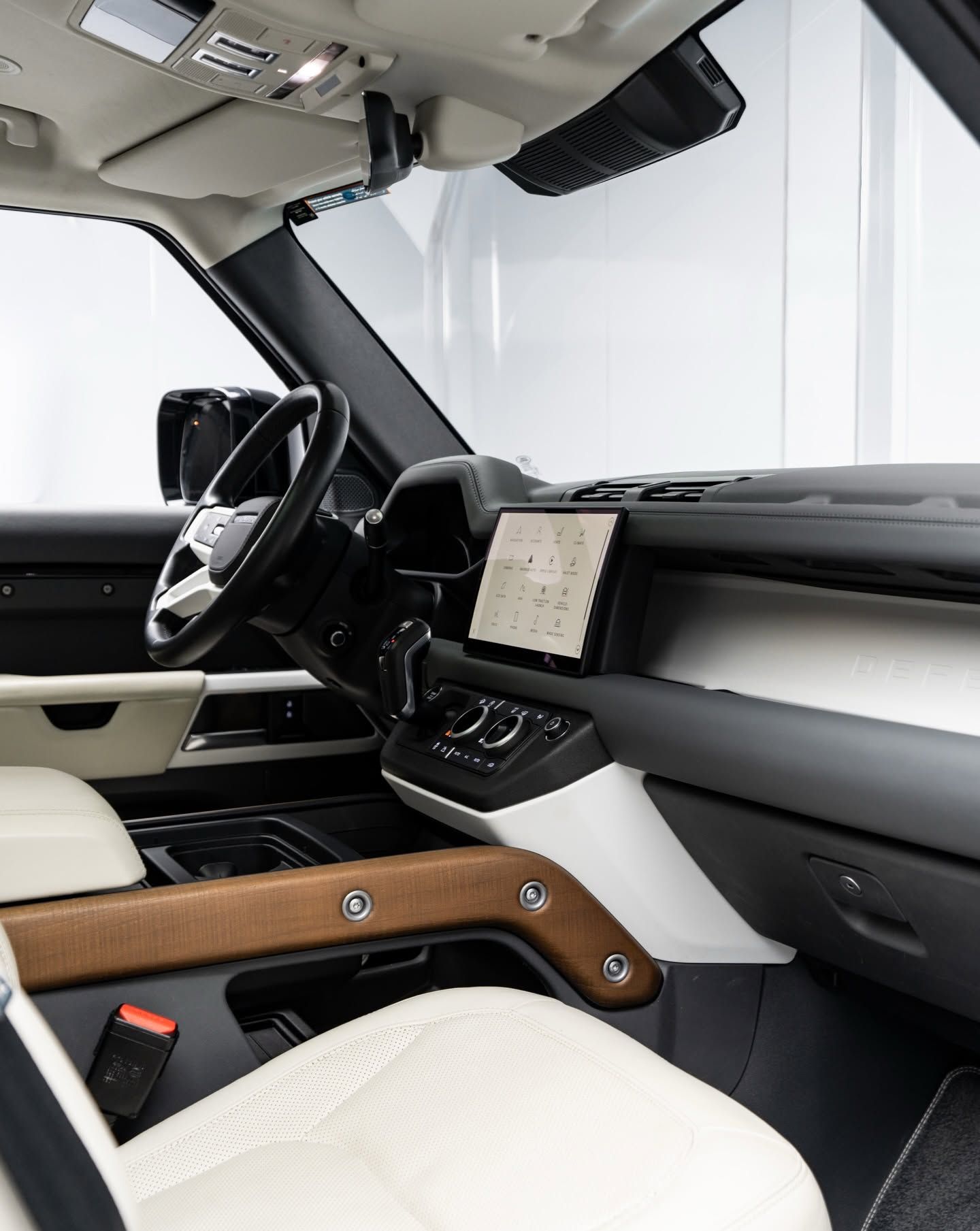 2023 Land Rover Defender photo 5