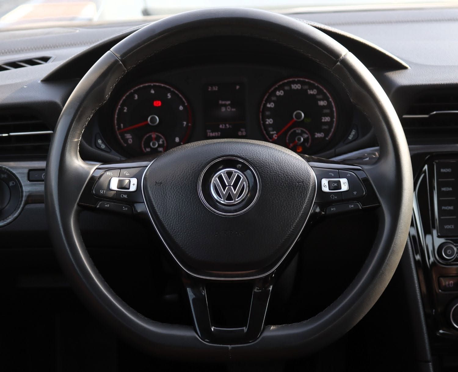 2021 Volkswagen Passat photo 5