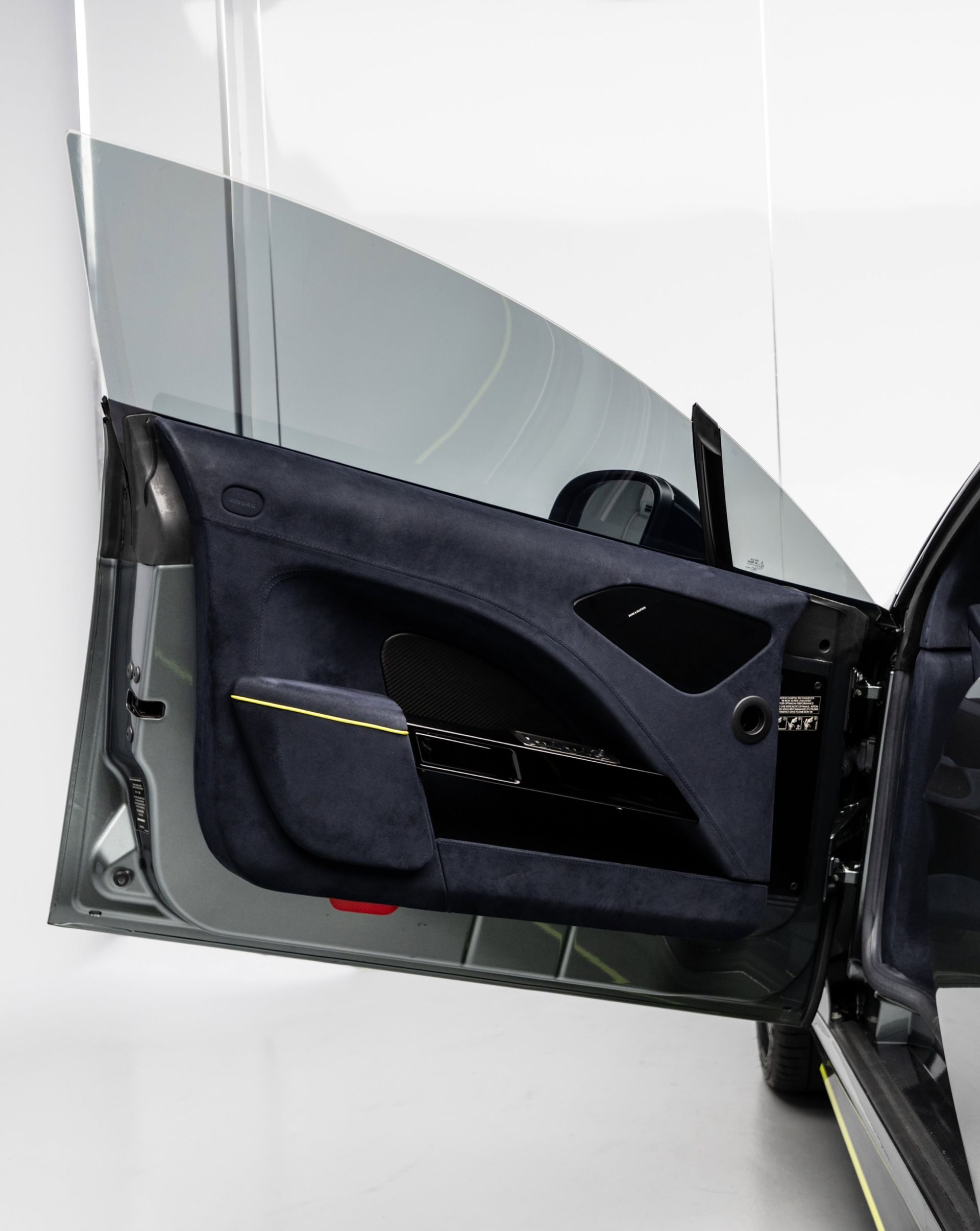 2019 Aston Martin Rapide photo 5