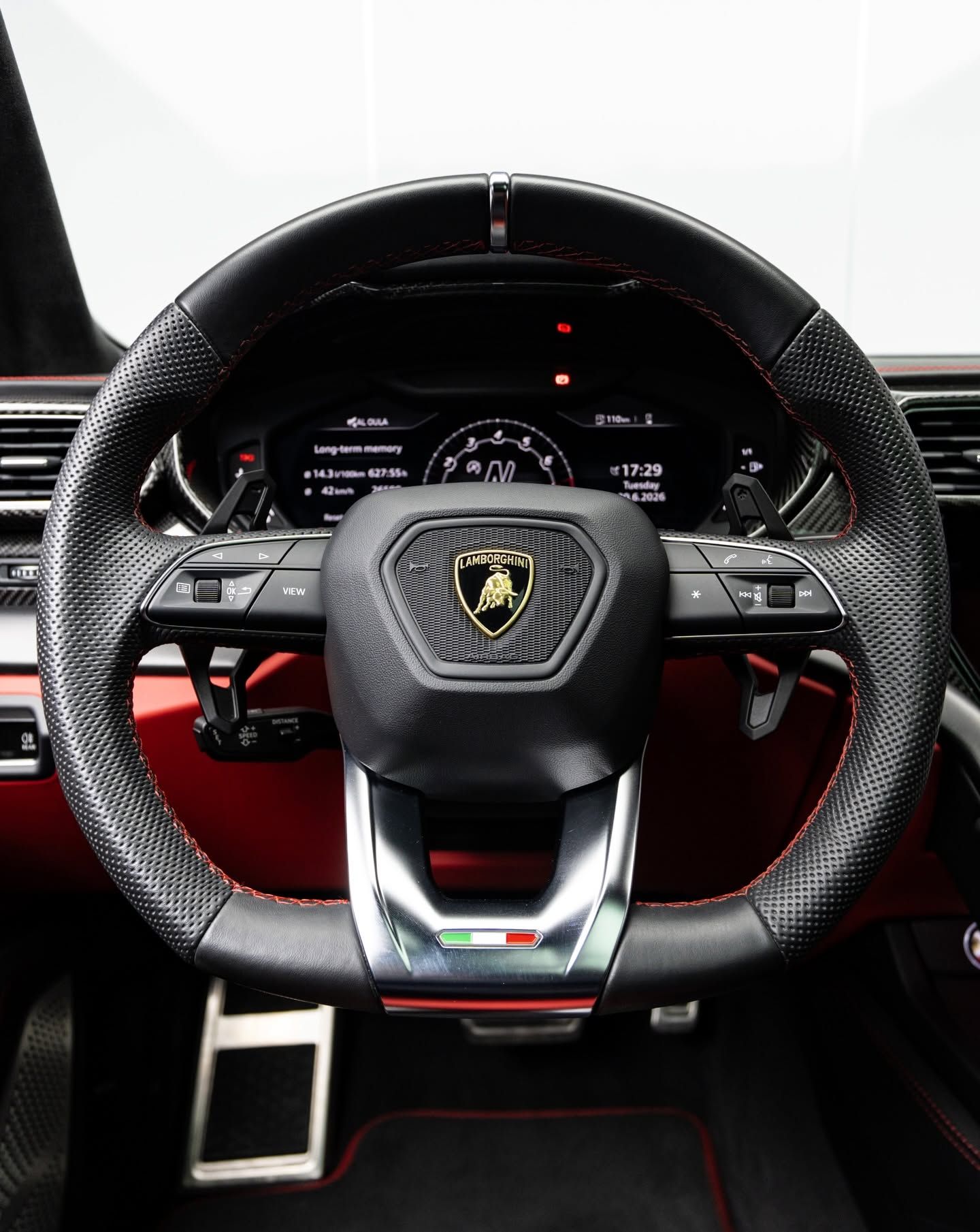 2022 Lamborghini Urus photo 3
