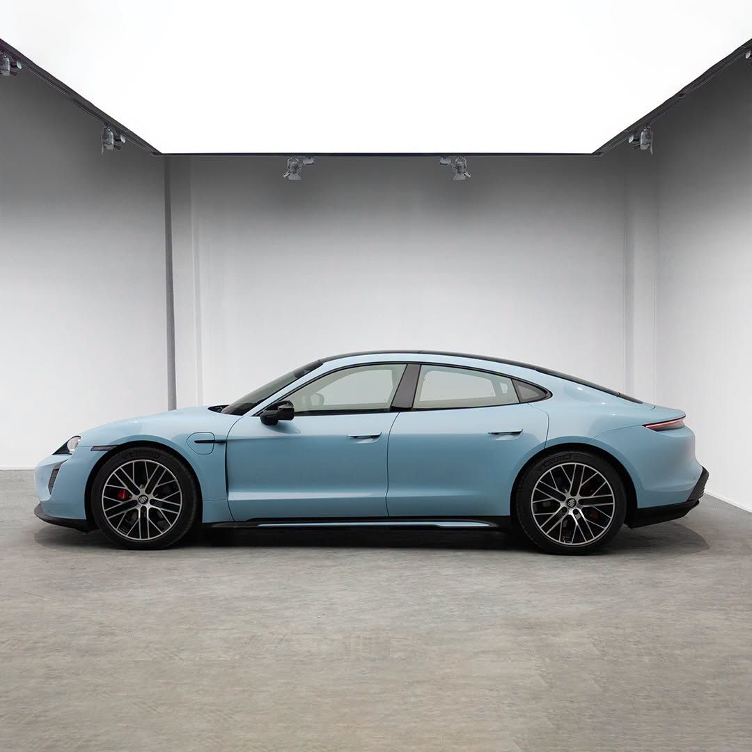 2021 Porsche Taycan photo 2